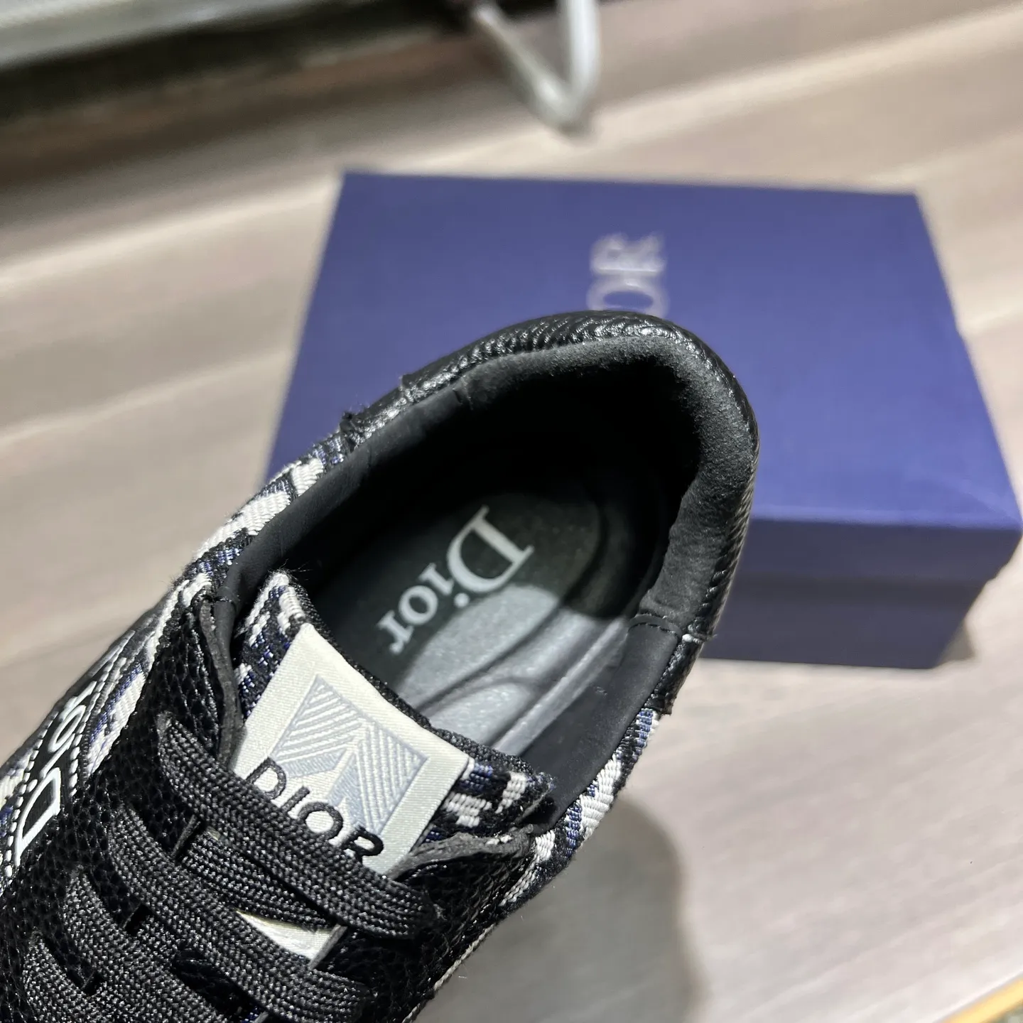 Factory price: 420💰"Dior"⚠️⚠️Top purchasing agent🔍🔍Men's 2025HK counters are on sale simultaneously. Sole: The original sole is specially provided by the original factory. The exclusive movable molded sole is super comfortable. The original factory is made with the original product🔍🔍, sheepskin foot pads, mesh lining💪Details determine the quality. We only make shoes with our heart. You can enter and leave the counter at will. Welcome to compare 🇮🇹Size number: 38-44, customized 45